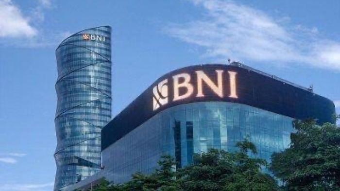 BNI-bantu-bersihkan-lumpur-pascabencana-banjir-bandang-di-Masjid-Darul-Aman.jpg