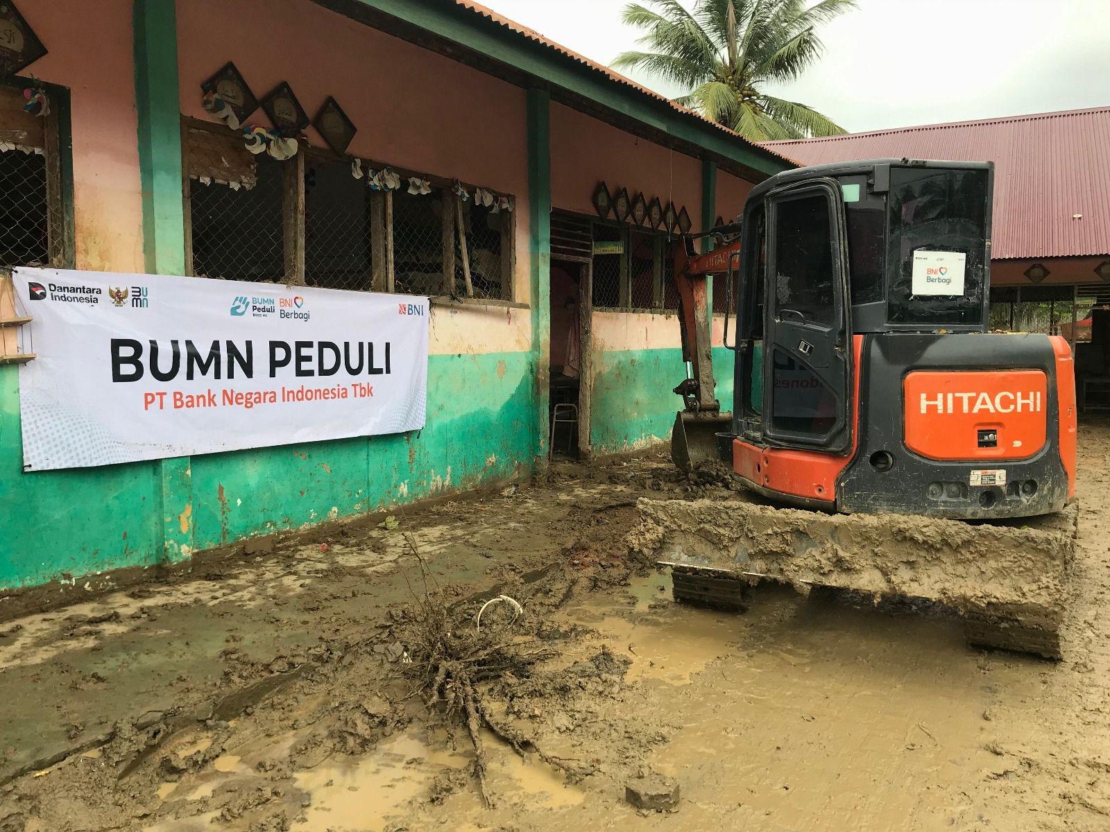 BNI Turun Tangan Bersihkan Sekolah Terdampak Banjir Aceh Utara, Dorong Pemulihan Pendidikan