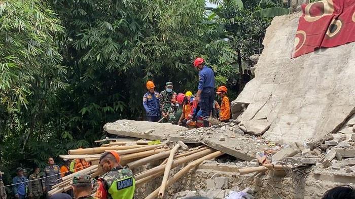 Detik-Detik Gedung di Bogor Ambruk saat Pengajian Maulid Nabi, 3 Orang Tewas dan Puluhan Terluka