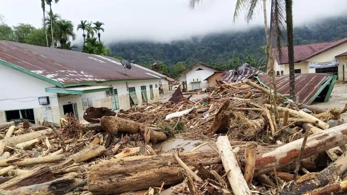Bangkit di Atas Reruntuhan: Sebuah Sintesis antara Teori dan Praktik Ketangguhan Bencana di Sumatera