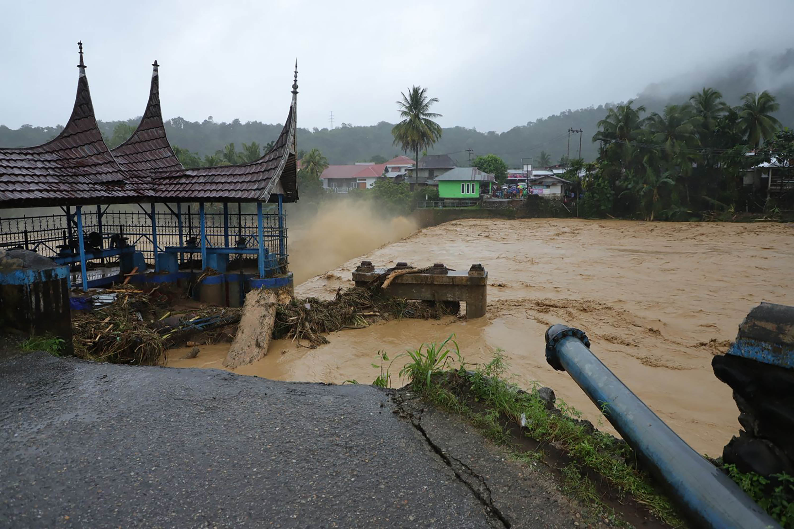 Banjir-dan-Longsor-Kepung-Aceh-Sumut-Hingga-Sumbar_20251128_145824.jpg