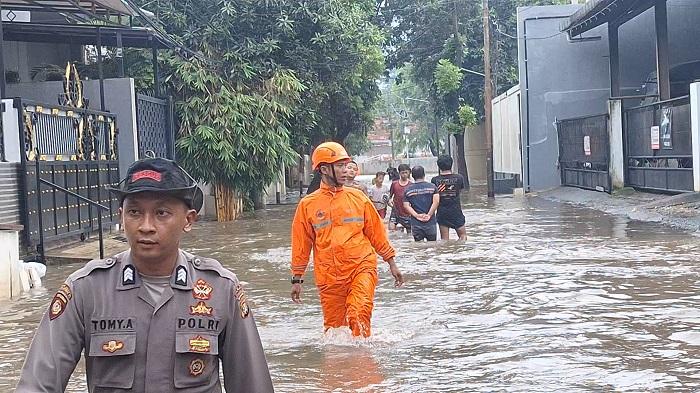 Banjir-di-kawasan-Pondok-Karya-Pela-Mampang-Jakarta-Selatan.jpg