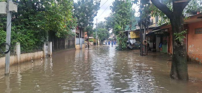 Kompleks Polri Pondok Karya Jaksel Banjir, Warga Memilih Bertahan di Rumah