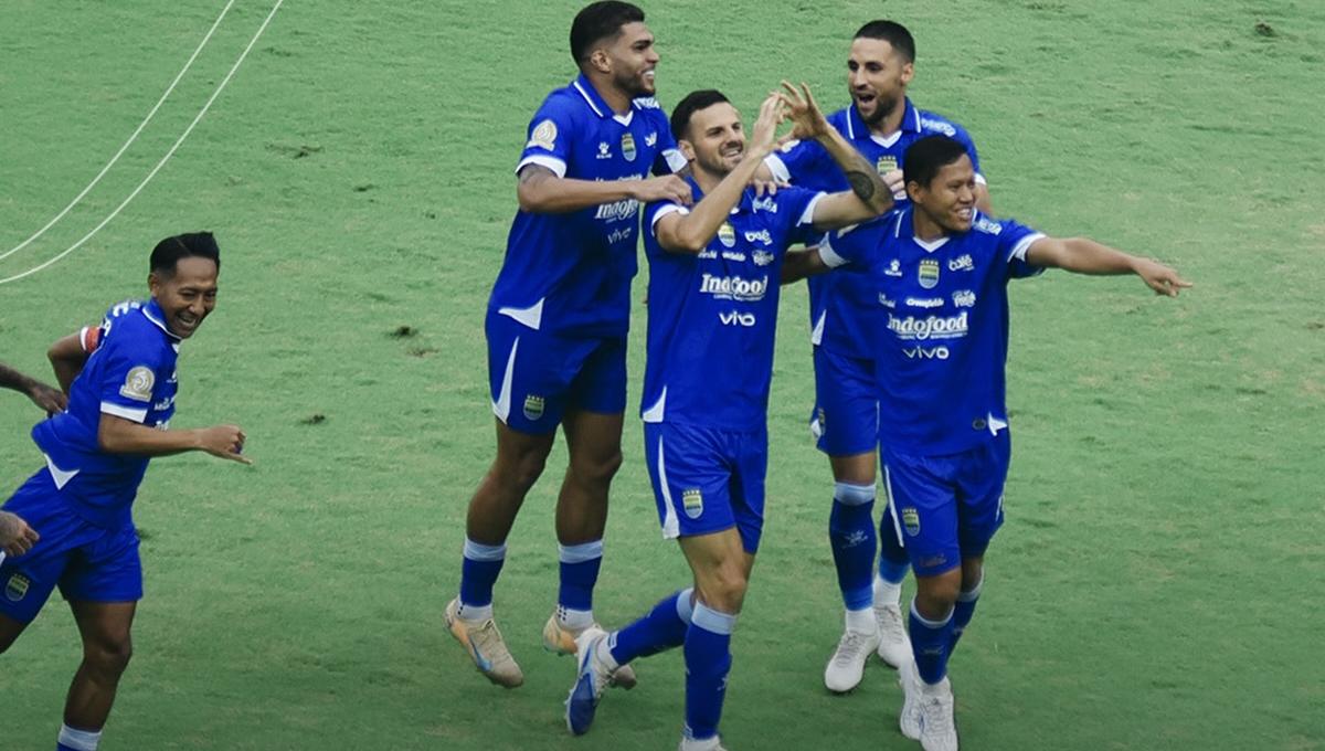 Bek-Persib-Bandung-Patricio-Matricardi-melakukan-selebrasi-saat-melawan-PSIM-Yogyakarta.jpg
