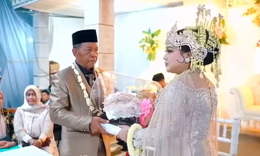 Berikut-ini-sosok-Tarman-Kakek-74-tahun-di-Wonogiri-Jawa-Tengah-yang-viral.jpg