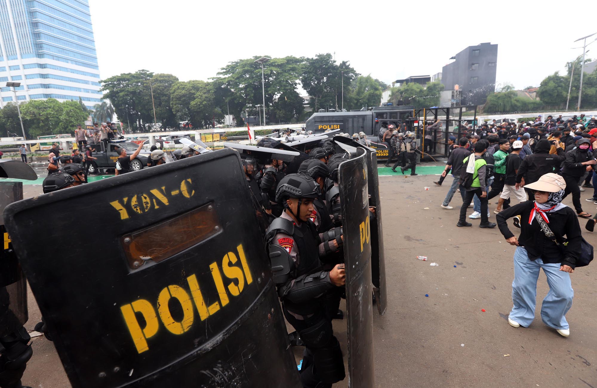 Demo di DPR: Massa Tagih Janji Puan yang Sebut DPR Akan Terbuka Lebar untuk Terima Kritik dan Saran