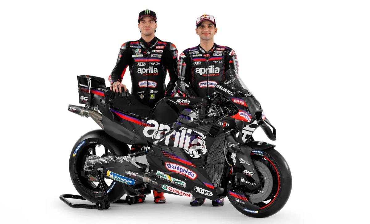 BEZZECCHI DAN MARTIN - Dua pembalap pabrikan Aprilia, Marco Bezzecchi dan Jorge Martin dalam acara launching tim di Milan, Italia, pada 15 Januari 2026. (Foto: Laman Resmi MotoGP)