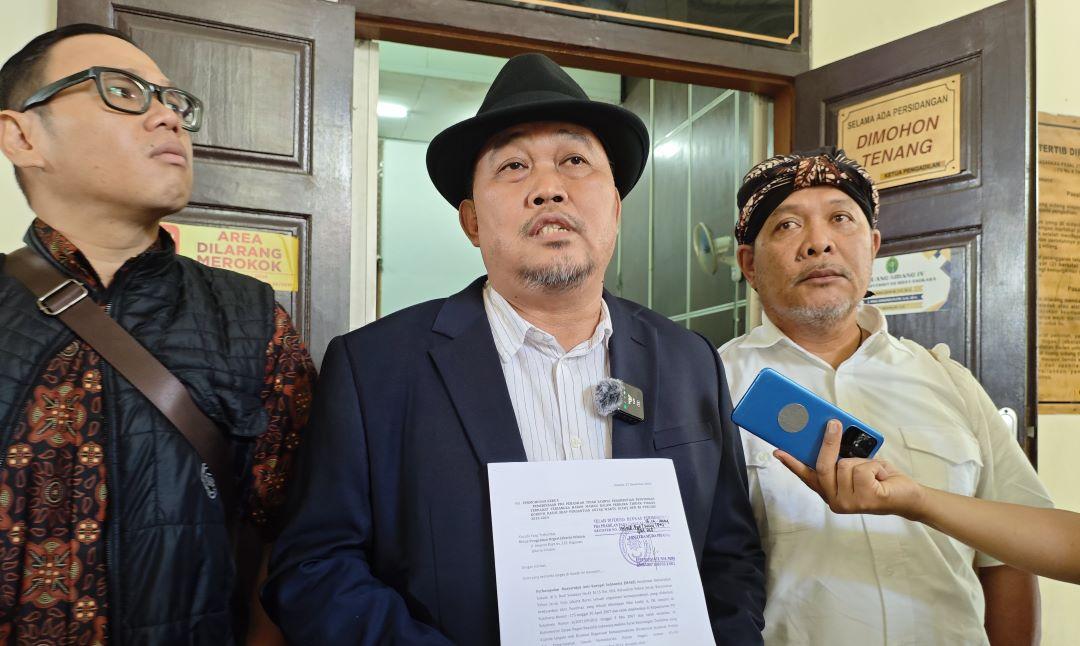 Boyamin-Saiman-Koordinator-MAKI-di-Pengadilan-Negeri-Jakarta-Selatan-s.jpg