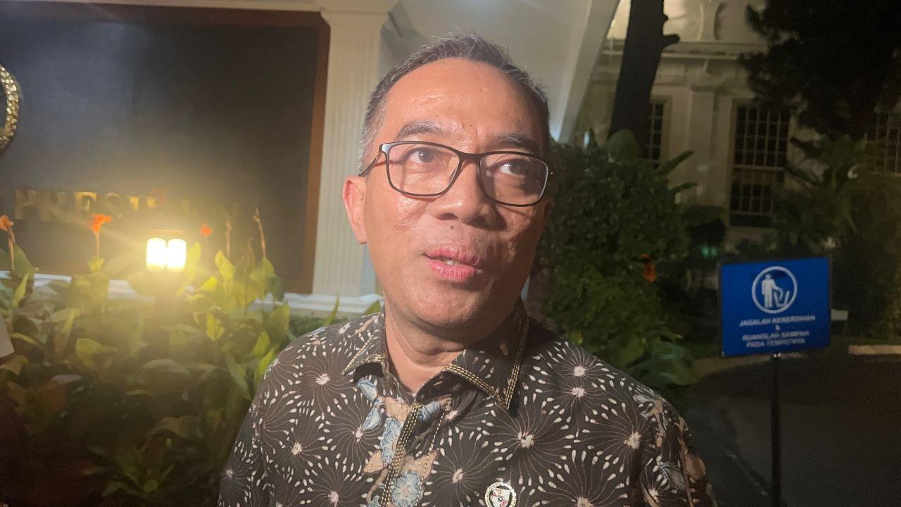Brian-Yuliarto-Mendiktisaintek-usai-bertemu-Prabowo-Subianto-di-Istana-Kepresidenan.jpg