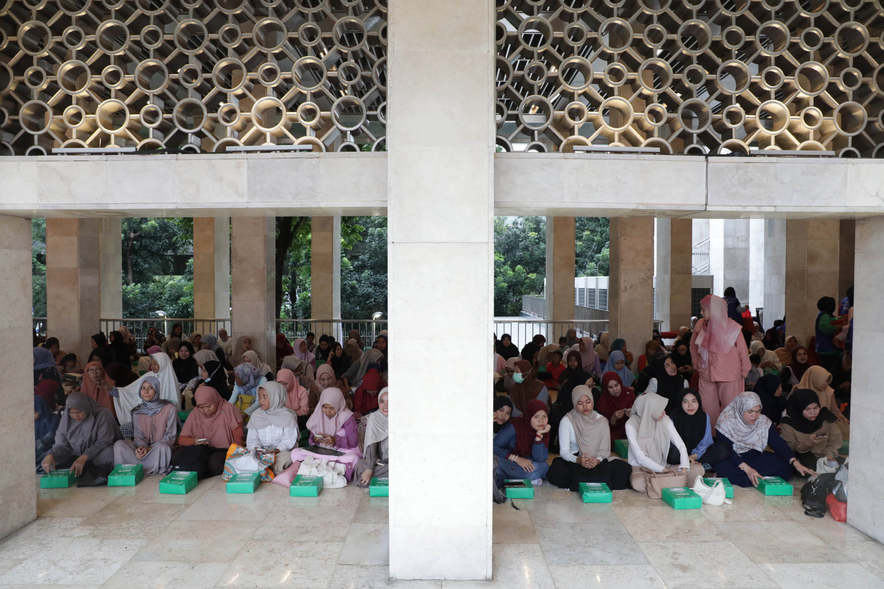 Buka-Puasa-Bersama-di-Masjid-Istiqlal_20260220_205210.jpg