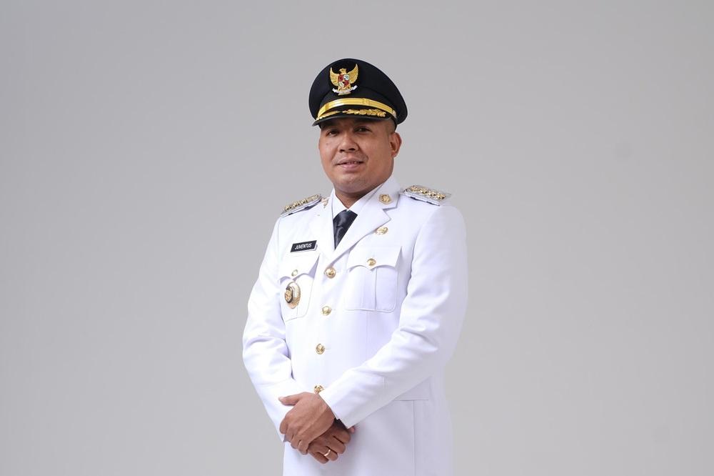 Bupati Sikka Tegur Guru SD Hingga Pingsan Karena Merokok Saat Rapat, Ini Penjelasan Pemkab