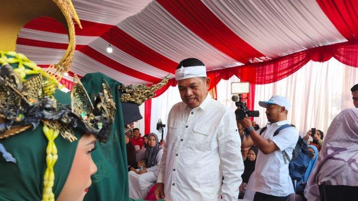 Cagub-Dedi-Mulyadi-Nyoblos-di-Purwakarta-Rabu-Pagi-Didampingi-sang-Anak-Maula-Akbar.jpg
