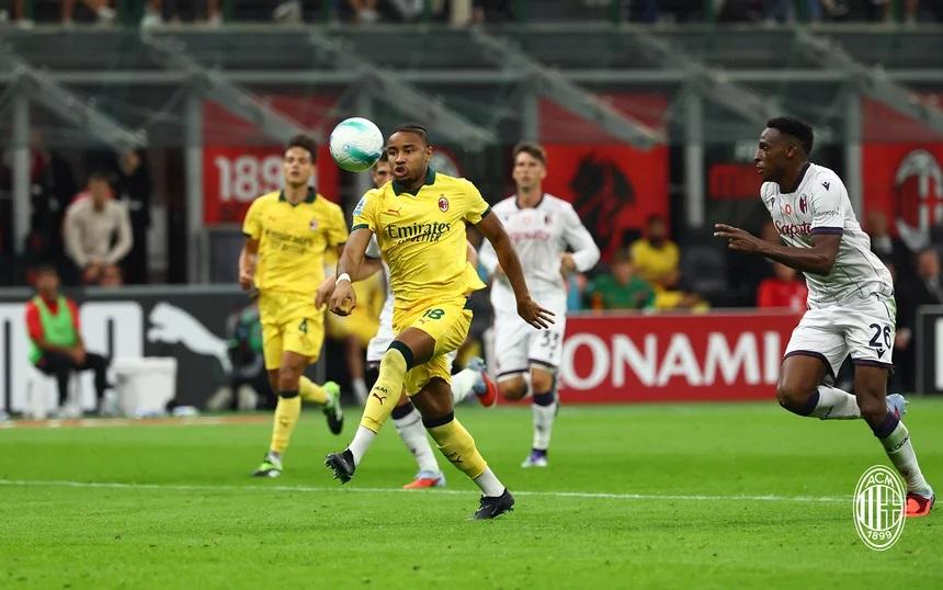 Christopher-Nkunku-kiri-saat-berusaha-mengontrol-bola.jpg
