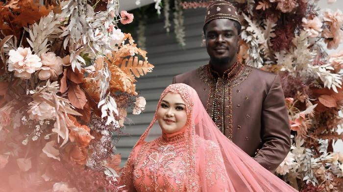 Cinta-tak-kenal-jarak-Adams-dari-Nigeria-dan-Syarifah-dari-Aceh-dipertemukan-lewat-aplikasi.jpg