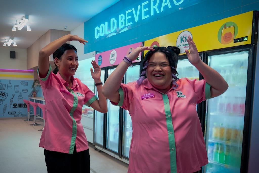 SERIAL INDONESIA NETFLIX - Cuplikan adegan dalam Serial Night Shift for Cuties diunduh dari rilis Netflix Minggu (18/1/2026).