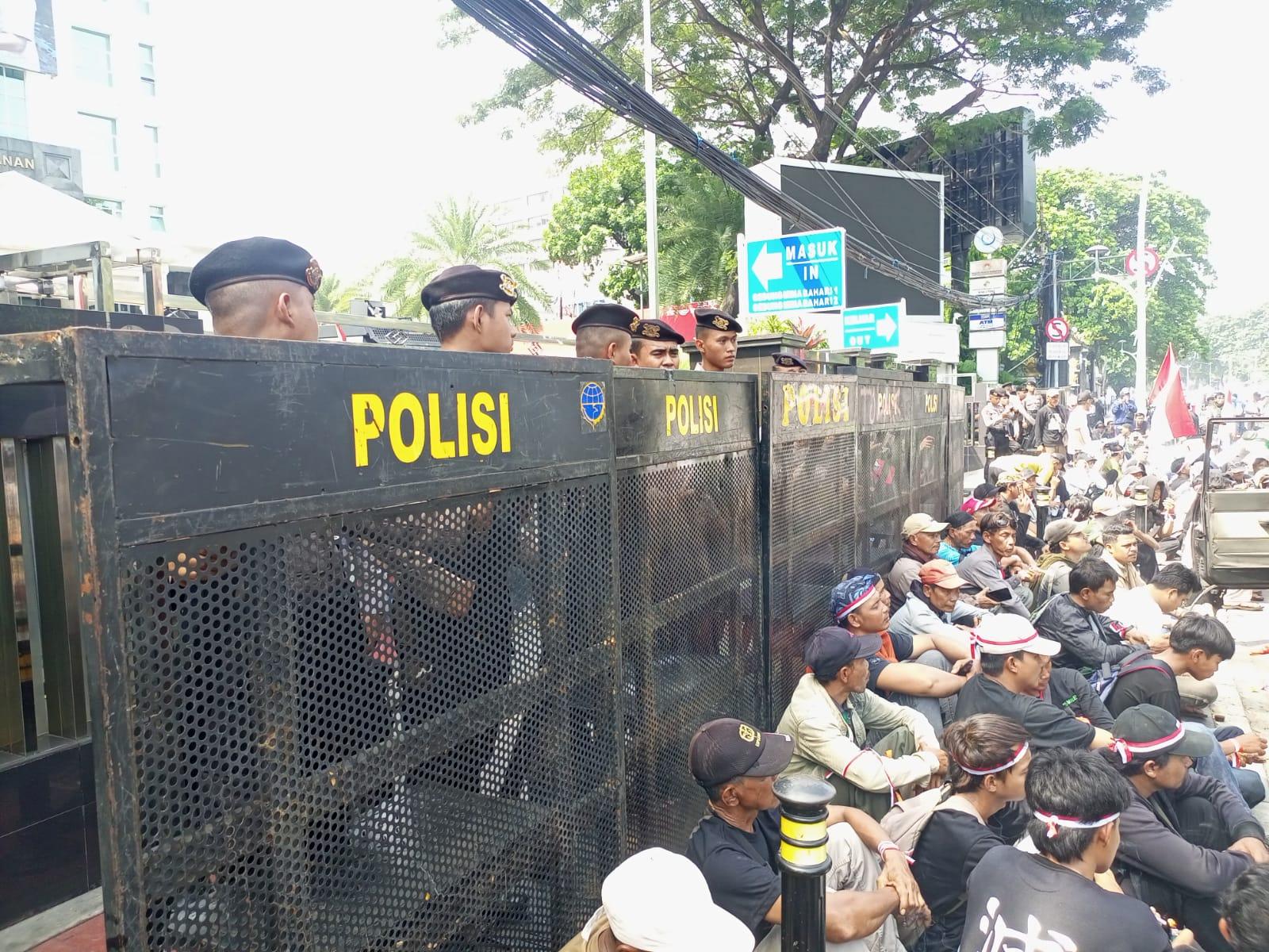 DEMO-NELAYAN-BANTEN-DI-KKP.jpg