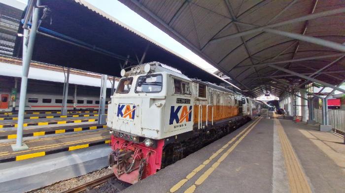 Daftar-Kereta-yang-Tidak-Berhenti-di-Stasiun-Jatinegara-per-1-Desember-2025.jpg