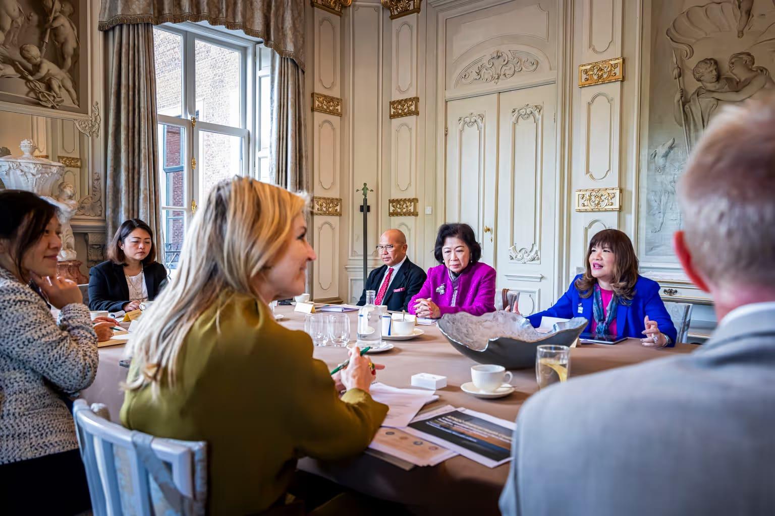 APINDO Serahkan Concept Paper Financial Health Coalition kepada Queen Máxima. - Tribunnews.com