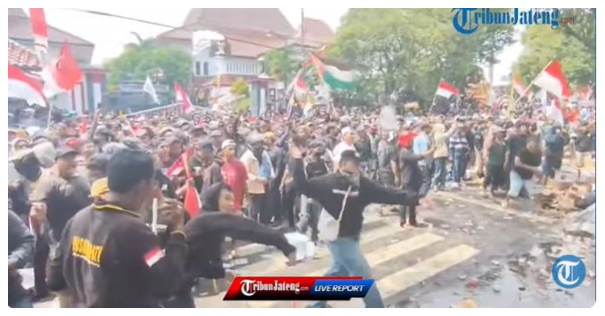 Demo-di-Pati-Berujung-Ricuh.jpg
