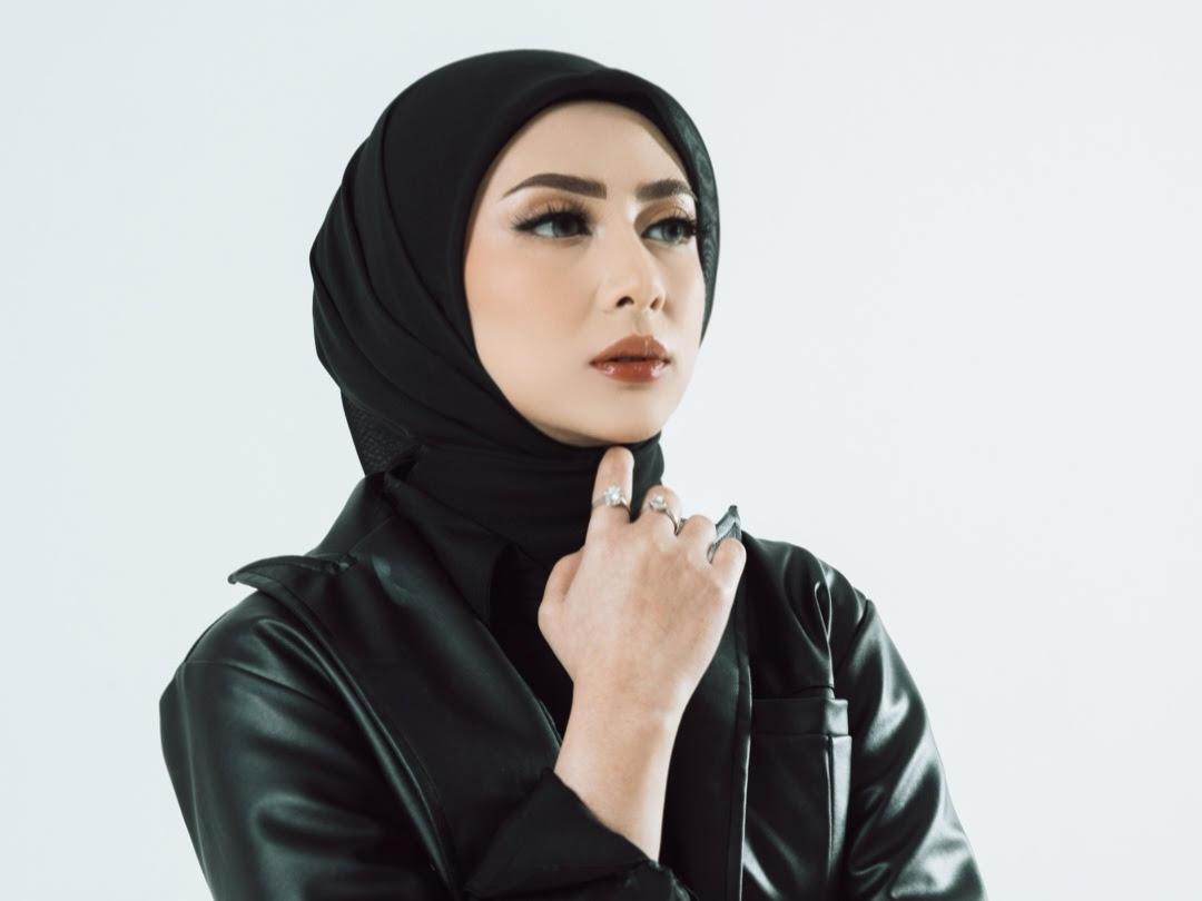 Dewi Hani Jayanti Cerita Tentang Cinta Anak Kepada Ibu Lewat Lagu 'Karena Kucinta Dia'
