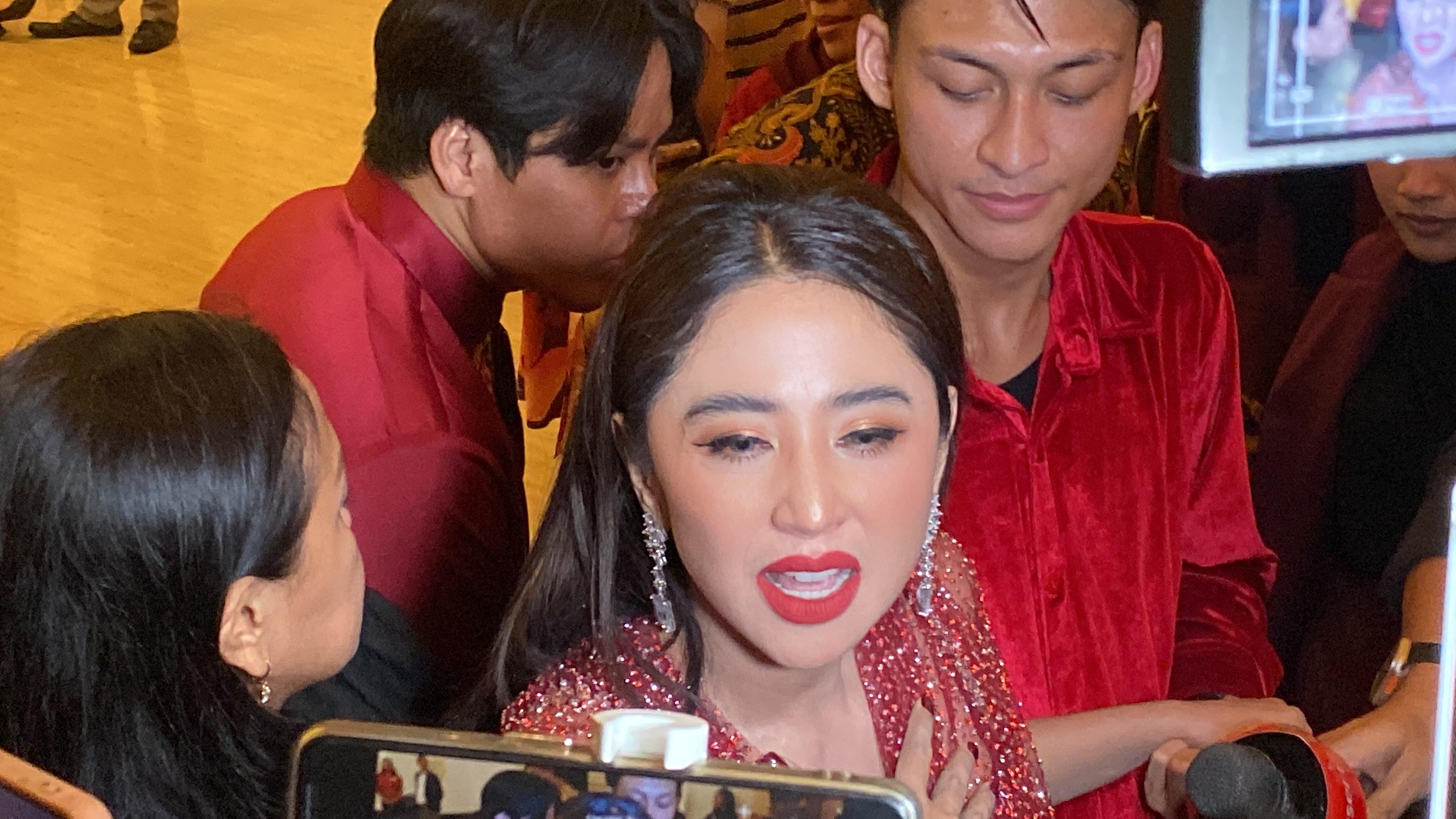 Bersyukur Rezeki Stabil, Dewi Perssik Kurban 2 Sapi Jumbo di Idul Adha 2026