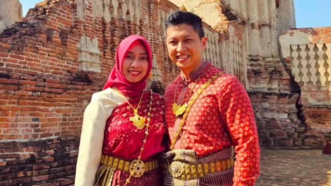Diplomat-muda-Kemlu-RI-Arya-Daru-Pangayunan-dan-istri-Meta-Ayu-Puspitantri.jpg