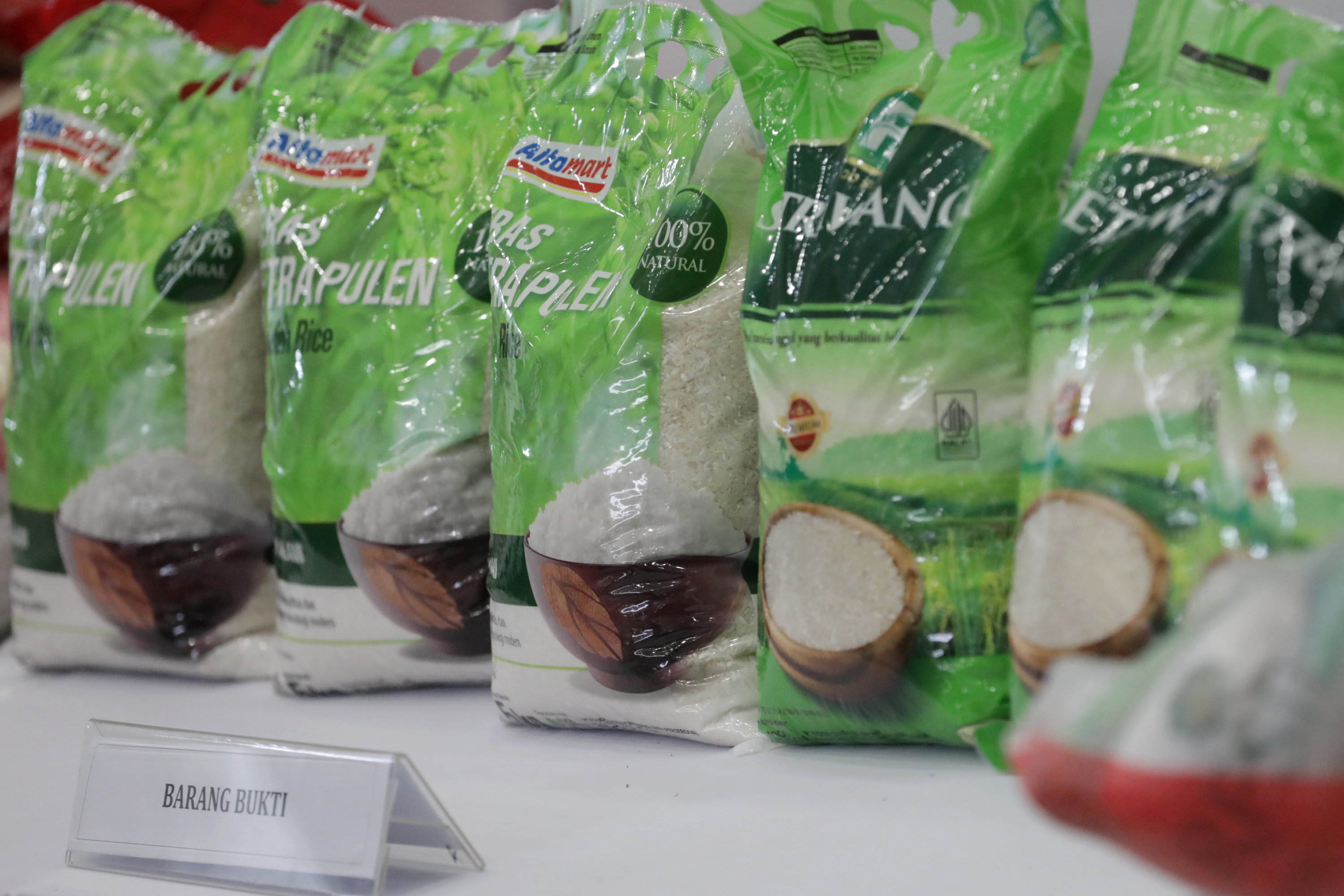 Dittipideksus-Bareskrim-Ungkap-Kasus-Beras-Oplosan_20250801_132854.jpg