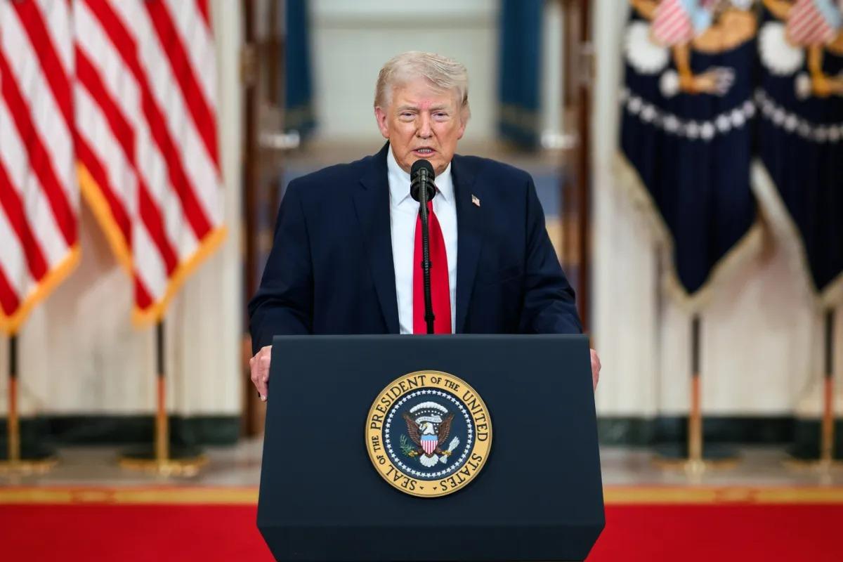 PIDATO TRUMP - Presiden AS Donald Trump sampai menyampaikan pidato di Cross Hall Gedung Putih pada 1 April 2026. (Dok. White House)