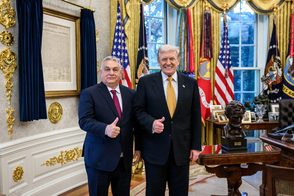 AS DAN HUNGARIA - Presiden AS Donald Trump dan Perdana Menteri Hungaria Viktor Orban berpose untuk foto di Ruang Oval, Jumat, 7 November 2025. (Foto Resmi Gedung Putih)