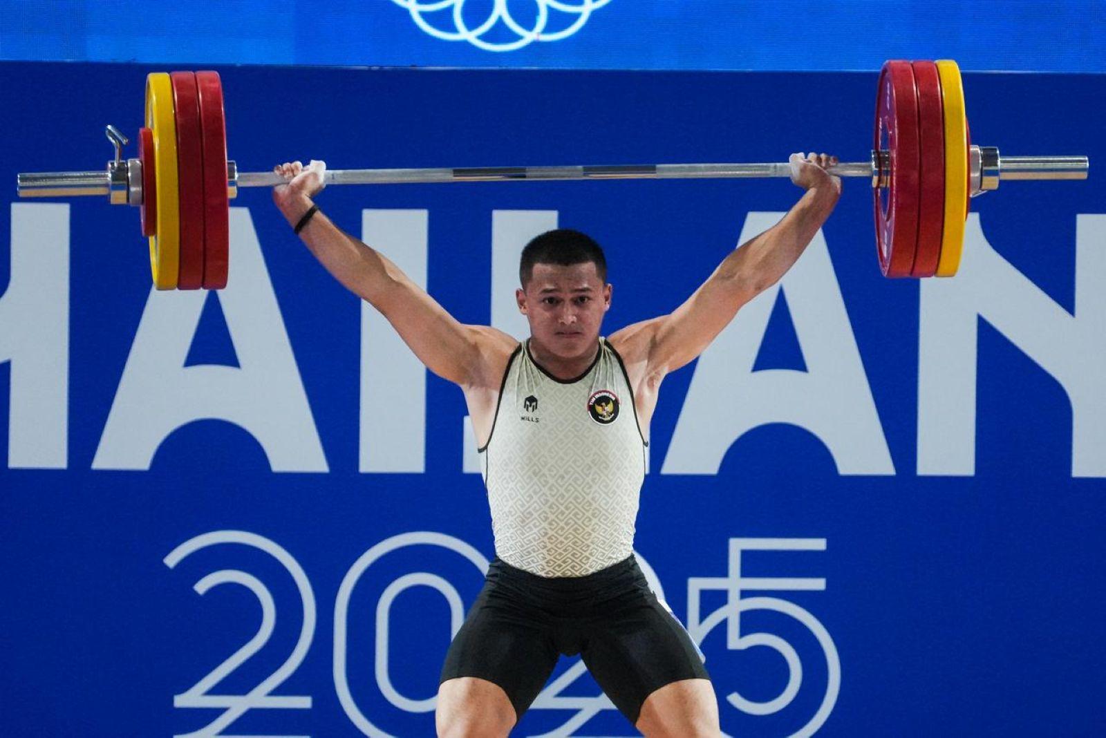Lifter Rizki Juniansyah Pikirkan Hal Ini Sebelum Raih Emas dan Cetak Rekor Dunia di SEA Games 2025