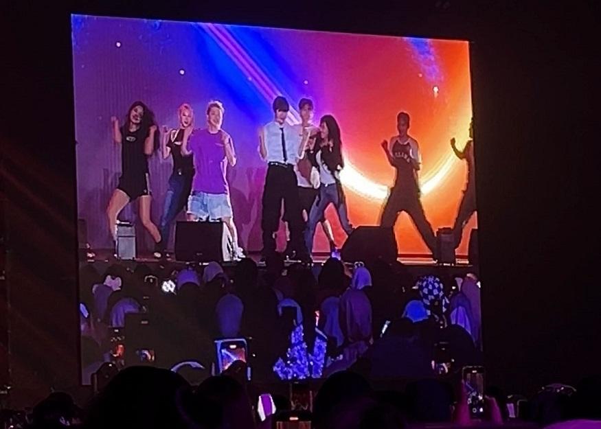 Konser di Jakarta Baekhyun EXO Berpantun: Ubur-ubur Ikan Lele, Kalian Manis Seperti Lele