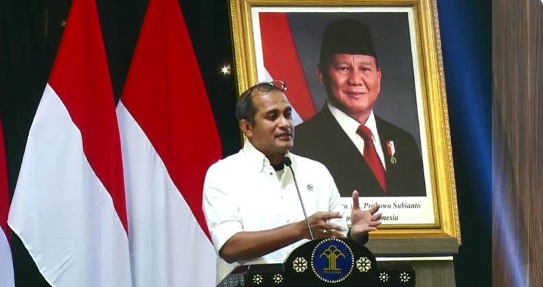 Eddy-Hiariej-saat-Menjelaskan-soal-KUHP-dan-KUHAP-Baru.jpg