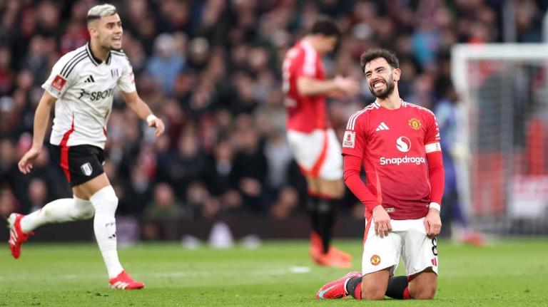 Ekspresi-Bruno-Fernandes-saat-melawan-Fulham-di-babak-16-besar-Piala-FA.jpg