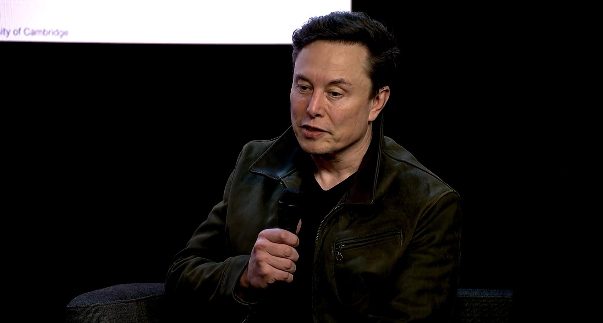 GROK 4 - Tangkap layar video livestream X, memperlihatkan Elon Musk saat memperkenalkan Grok 4, Rabu 9 Juli 2025. Grok 4, versi kecerdasan terbaru dari xAI Elon Musk, dilaporkan mencari pendapat Elon Musk terlebih dahulu sebelum memberikan jawaban kepada penggunanya.