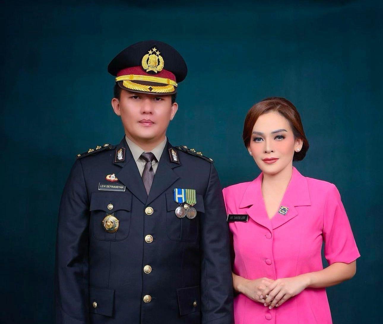 FOTO-AKBP-Levi-Defriansyah-resmi-jabat-Kapolres-Manggarai-Polda-NTT.jpg