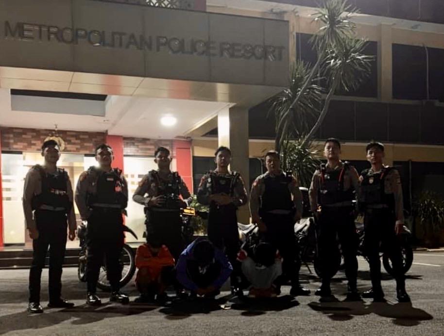 Patroli Malam di Jaksel, Polisi Ciduk Tiga Pemuda Diduga Terindikasi Narkoba