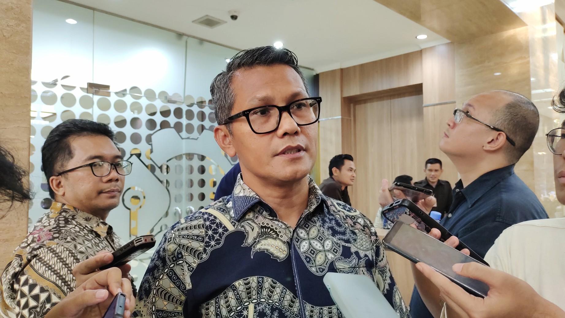 Febri-Hendri-Antoni-Arif-091829.jpg