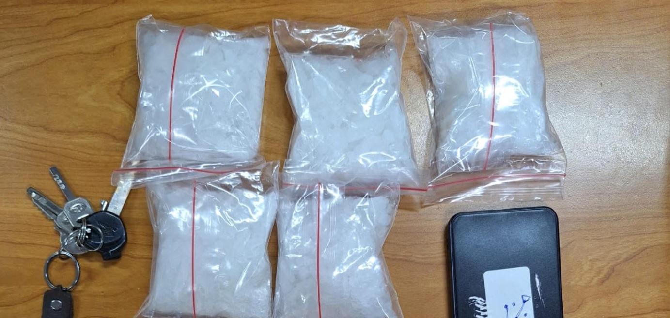 Simpan Sabu Setengah Kilogram dalam Kaleng Biskuit, Kurir di Pasar Rebo Dibekuk Polisi