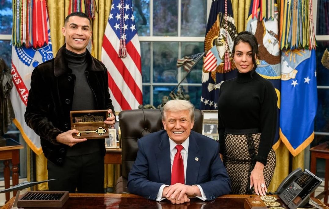 Foto-bersama-Ronaldo-dan-Donald-Trump.jpg