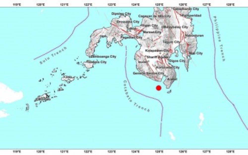 GEMPA BUMI - Presiden Filipina Ferdinand R. Marcos Jr. memerintahkan mobilisasi segera berbagai lembaga pemerintah setelah gempa bumi kuat yang mengguncang lepas pantai Sarangani dan memicu peringatan tsunami di sejumlah provinsi pesisir di Mindanao. Dalam pernyataannya, Marcos mengatakan Kantor Pertahanan Sipil (Office of Civil Defense/OCD) dan Dewan Nasional Pengurangan Risiko dan Manajemen Bencana (National Disaster Risk Reduction and Management Council/NDRRMC) telah mengoordinasikan operasi tanggap darurat serta pemantauan di wilayah terdampak.