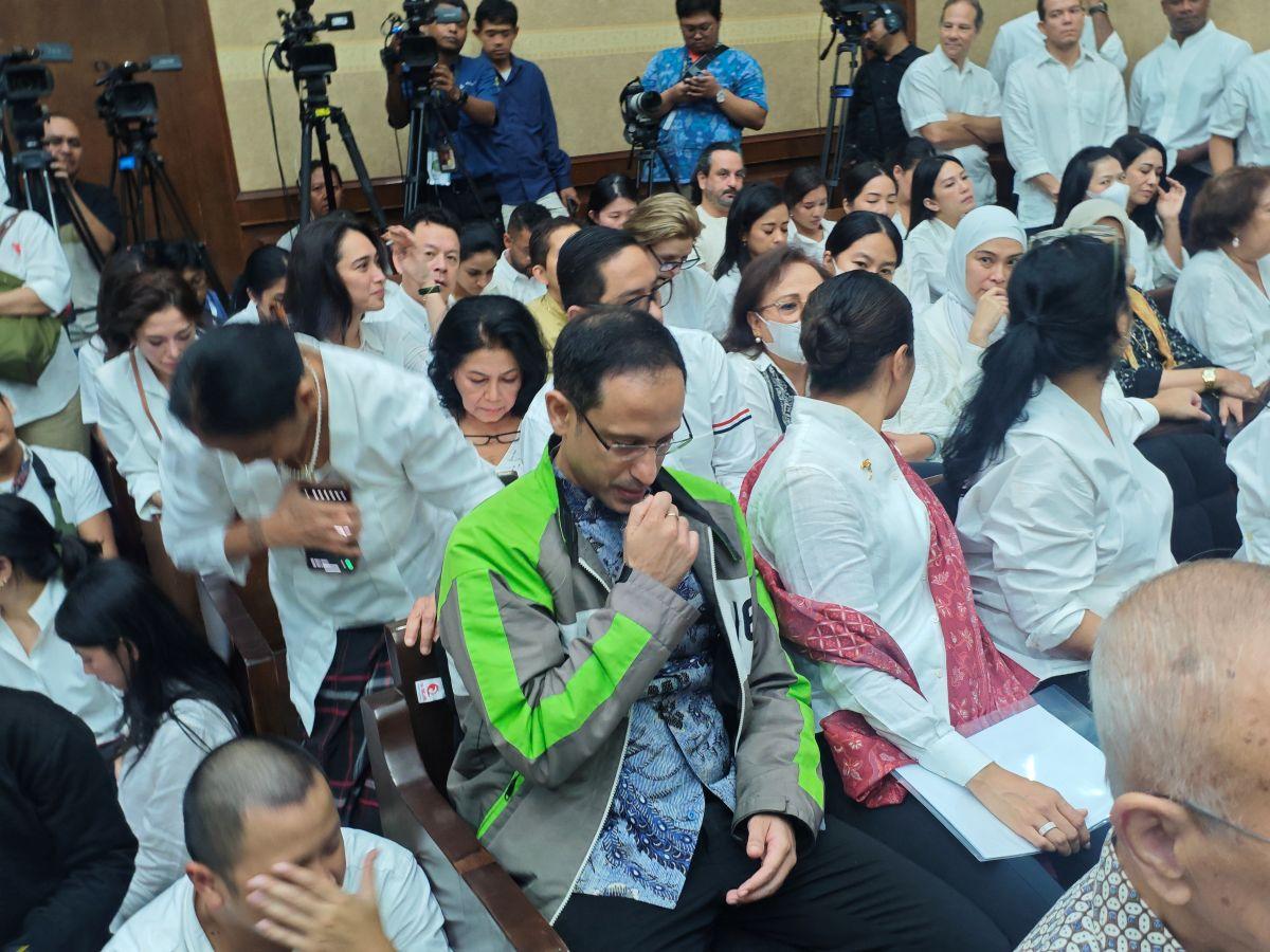 Gaya-nadiem-makarim-jelang-pembelaan-pakai-jaket.jpg