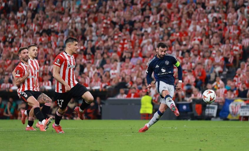 Gelandang-Manchester-United-Bruno-Fernandes-mencetak-gol-ke-gawang-Athletic-Bilbao.jpg