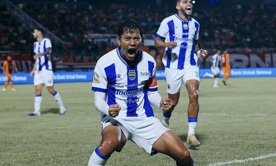 Gelandang-Persib-Bandung-Adam-Alis-merayakan-gol-saat-melawan-Persib-Bandung-di-Super-League.jpg