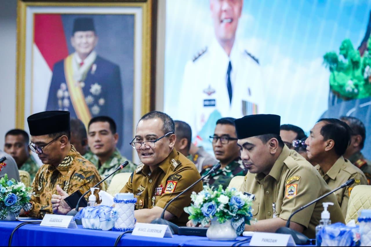 BERI ARAHAN - Gubernur Jawa Tengah, Ahmad Luthfi, saat rapat lintas sektoral dalam rangka kesiapan menghadapi arus mudik-balik dan perayaan Idulfitri, di Grhadika Bhakti Praja, Senin (9/3/2026).