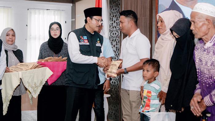 Gus-Ipul-serahkan-santunan-duka-bagi-korban-banjir-di-Aceh-Utara.jpg