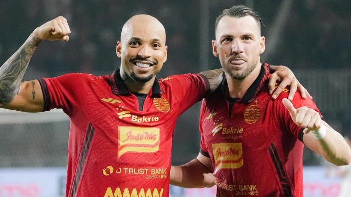 Gustavo-Almeida-dan-Marko-Simic-saat-merayakan-kemenangan-Persija-atas-Madura-United.jpg