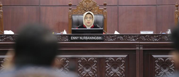 Hakim-Konstitusi-Enny-Nurbaningsih-1.jpg