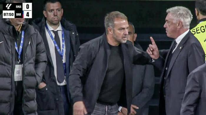 Hansi-Flick-kiri-dan-Carlo-Ancelotti-kanan-setelah-kericuhan.jpg