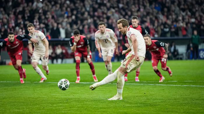 Harry-Kane-menendang-penalti-pada-laga-Bayern-Munchen-vs-Bayer-Leverkusen-di-Liga-Champions.jpg