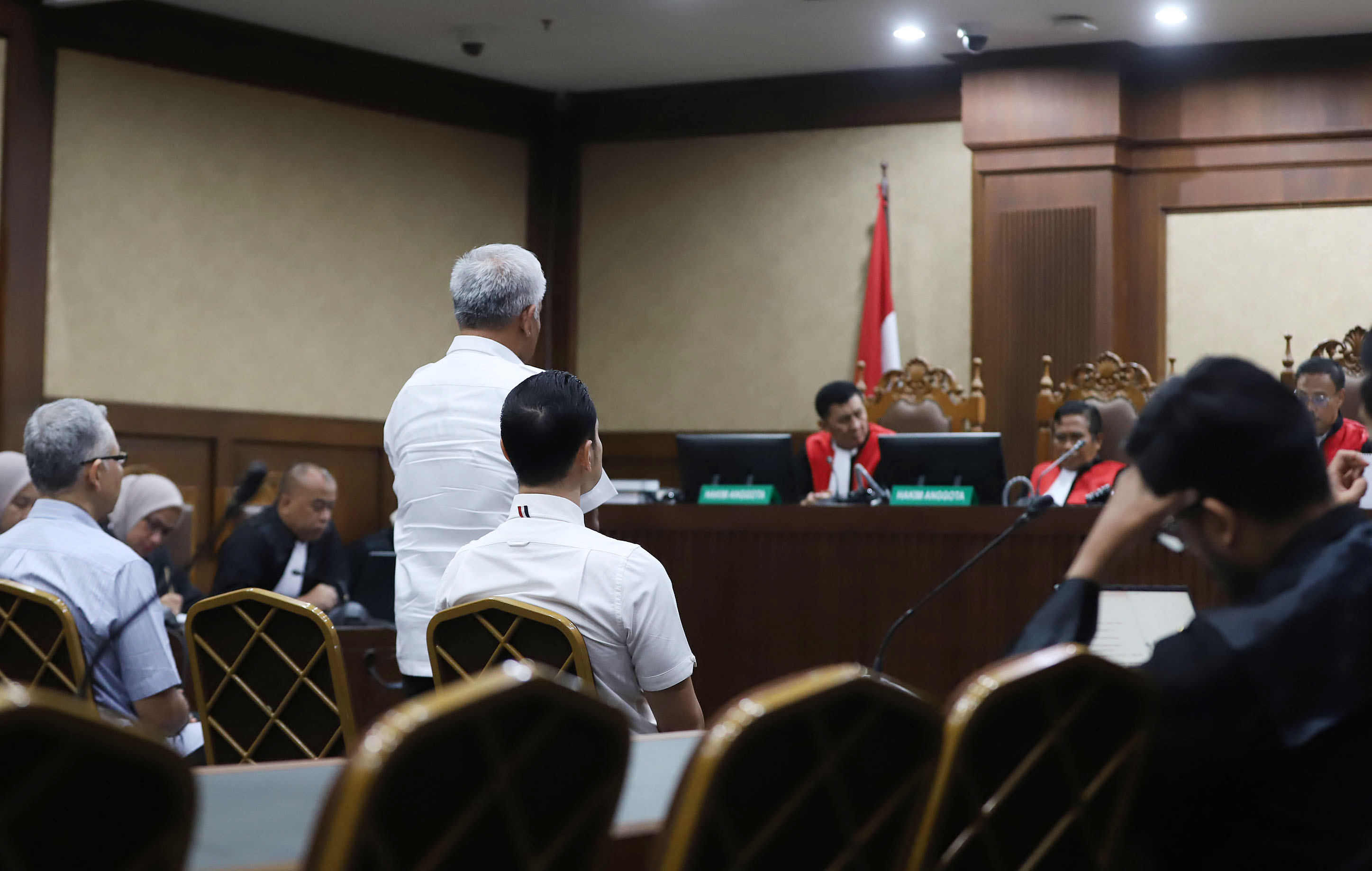 Harvey-Moeis-di-Vonis-Lebih-Ringan-dari-Tuntutan-JPU_20241223_164300.jpg